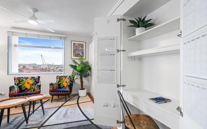 2-Bed Brisbane City Pad with Pool & Gym