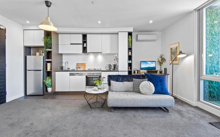 Chic 1-Bed with Balcony Views and Amenities