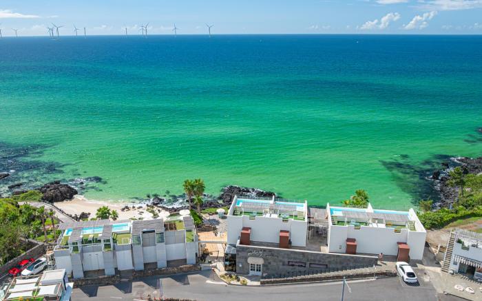 Aewol the Sunset Pool Villa Resort