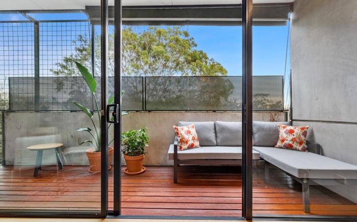 Vibrant 2-Bed Apartment Near St Kilda Beach