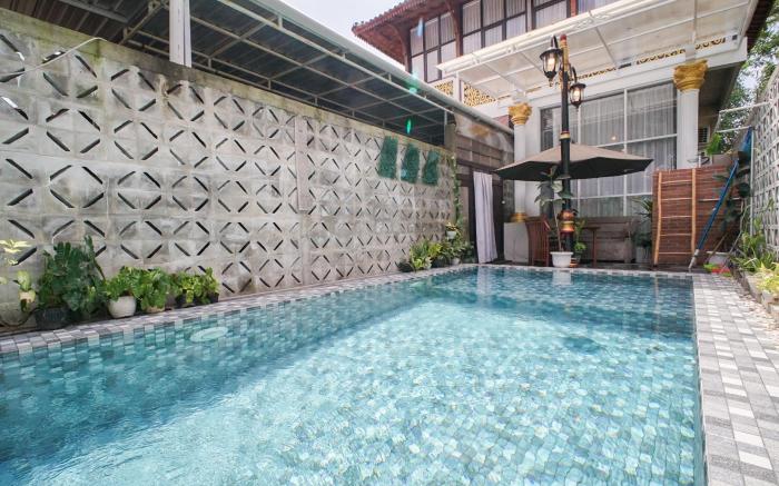 Villa Roemah Restoe Kolam Renang Private