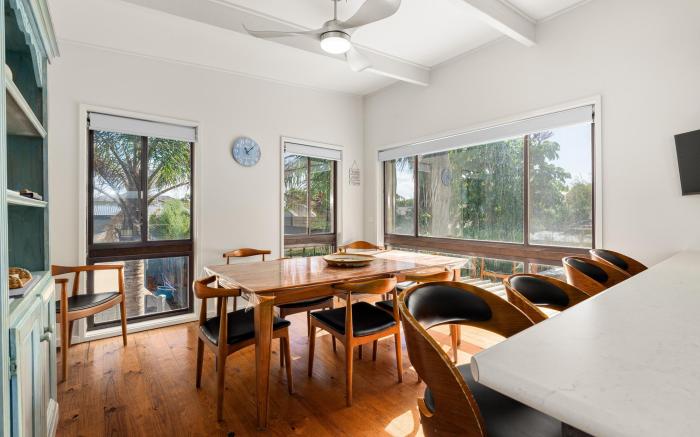 Spacious 4-Bed Home 5-min from the Beach