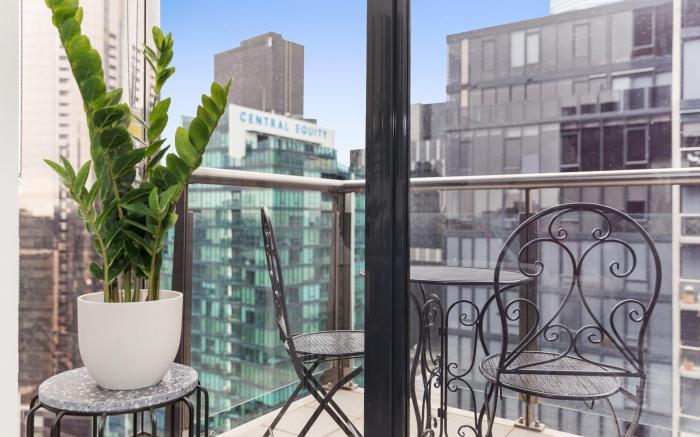 Luxe 2-Bed Apartment with River Views Near Casino