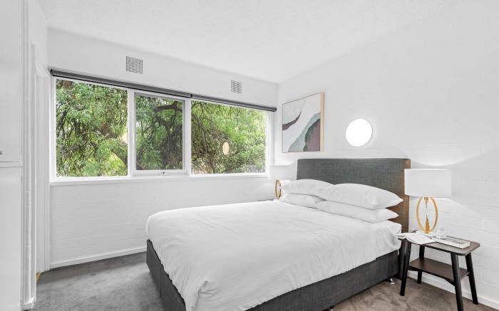 Sublime 1-Bed Apartment by Royal Park