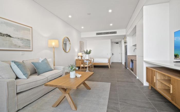 Chic Ground-Floor Studio Near Local Cafés