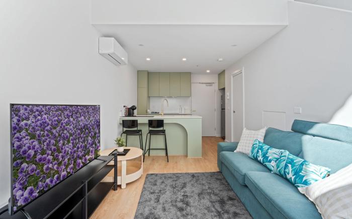 Comfortable 1-Bed Retreat with Courtyard & Parking