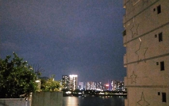 江景房，赏小北江璀璨夜景，可吹江风吃烧烤，近城市广场商圈，北门街，女人街，交通便利，生活设施齐全交通