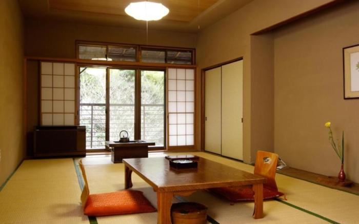 Sakahijiri Gyokushoen