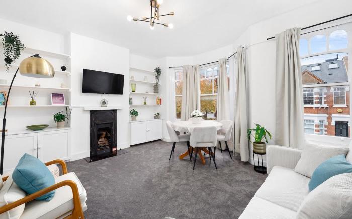 Comfortable Central London Base by River Thames