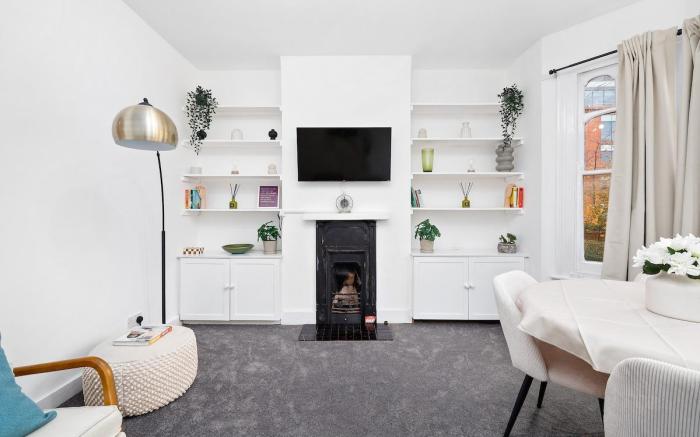 Comfortable Central London Base by River Thames