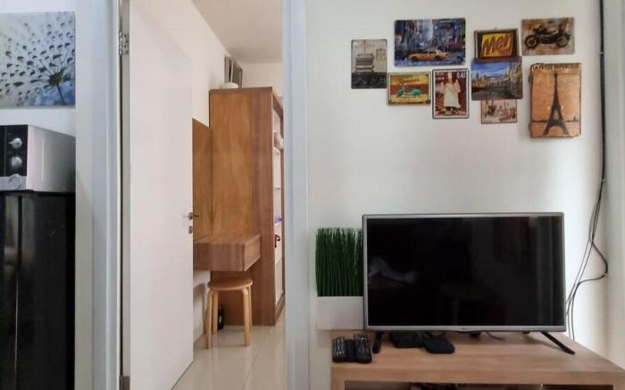 Apt Green Pramuka 2BR Tower B Netflix ByDamaresa