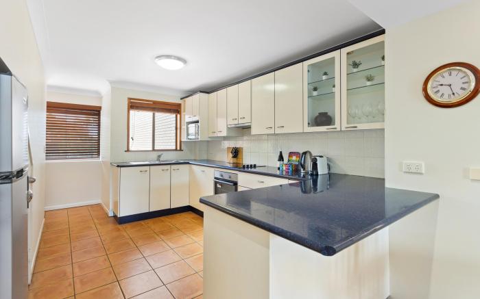 Charming 2-Bed Apartment with City Views