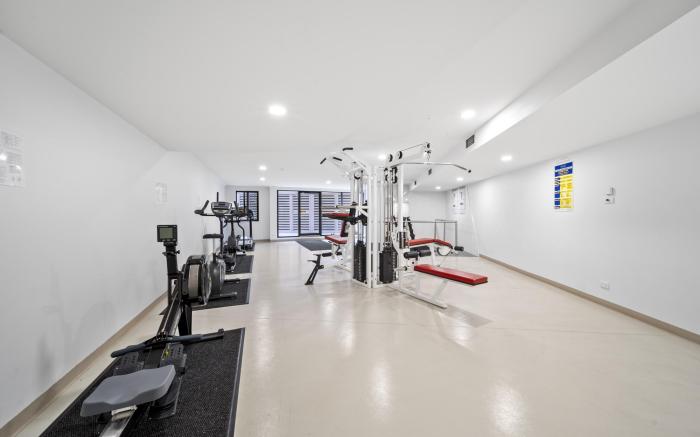 Inner-City 2-Bed with Parking, Pool, Gym & BBQ