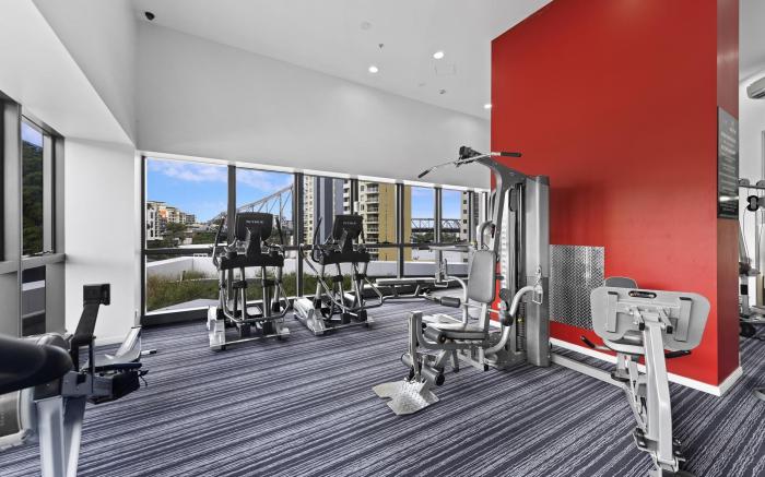 Brisbane High-Rise with Pool, Sauna & Gym Access