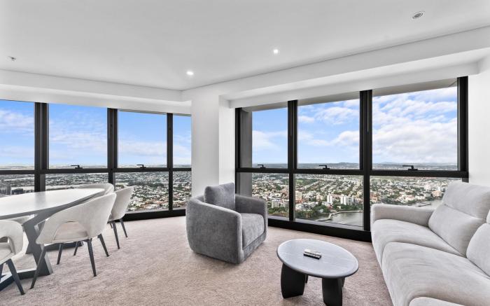 Brisbane High-Rise with Pool, Sauna & Gym Access