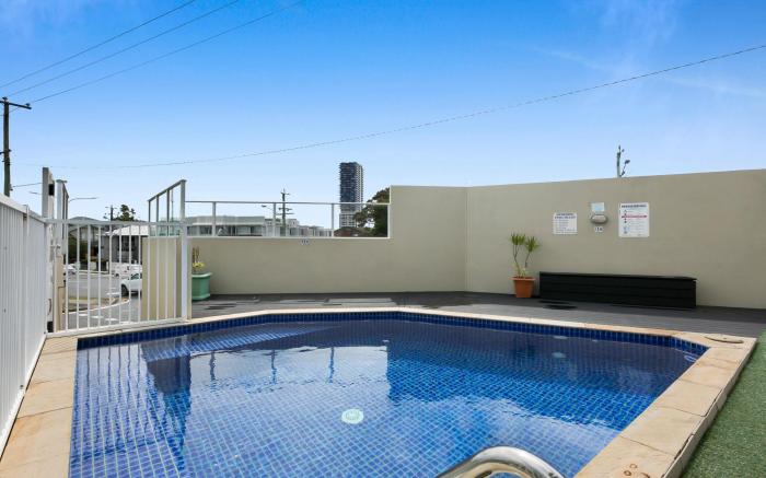 Sleek Apartment with Pool and Rooftop Terrace