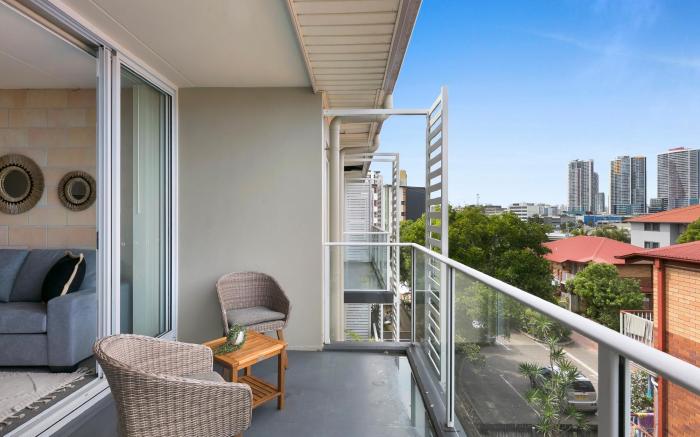 Sleek Apartment with Pool and Rooftop Terrace