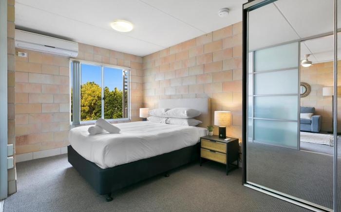 Sleek Apartment with Pool and Rooftop Terrace