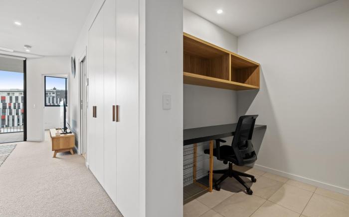 Spacious West End Apartment with Pool & BBQ Access