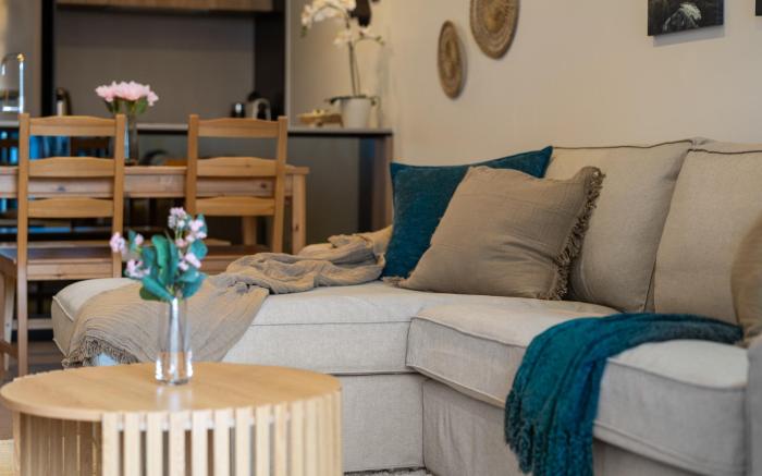 Spacious West End Apartment with Pool & BBQ Access