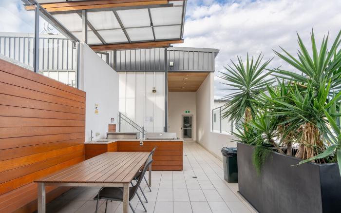 Best Location 2-Bed with Gym, Pool 7-min From CBD