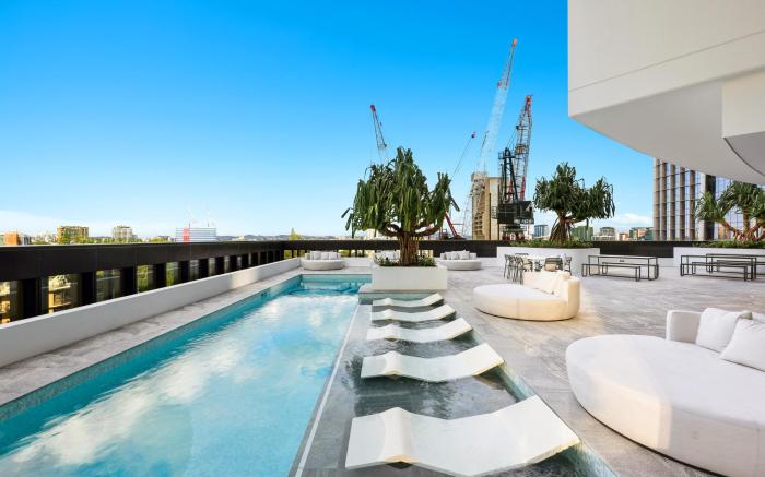Brisbane 1BR with Pool, Spa, Sauna and Balcony