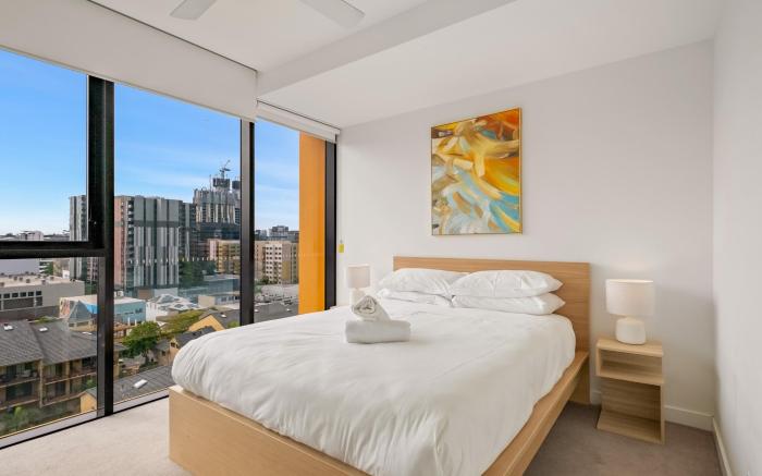 Sunny 2-Bed in Valley with Premium Amenities