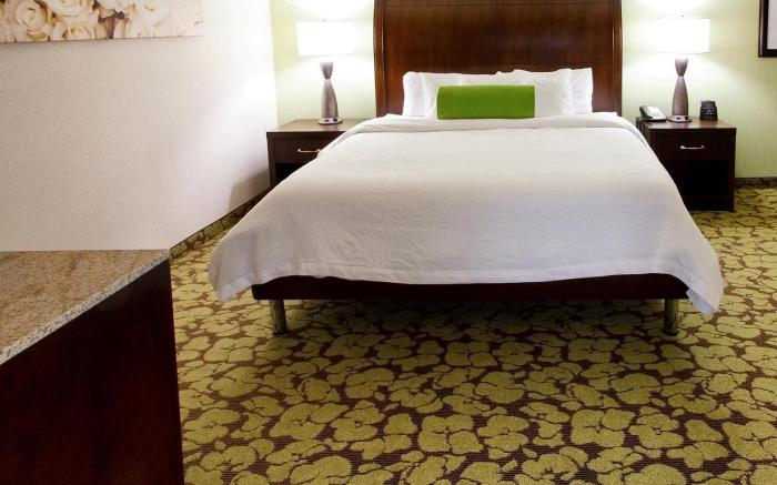 Hilton Garden Inn Staten Island Hotel