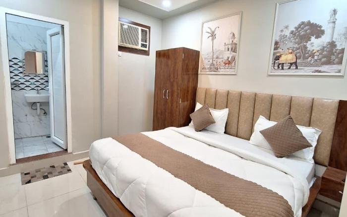 Illam by the Ghat near the Kashi Vishwnath temple