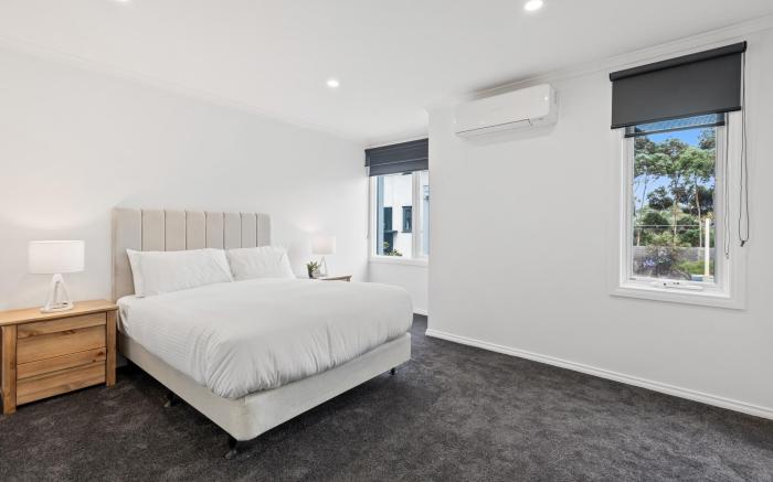 Sleek 2-Bed Terrace near Local Park