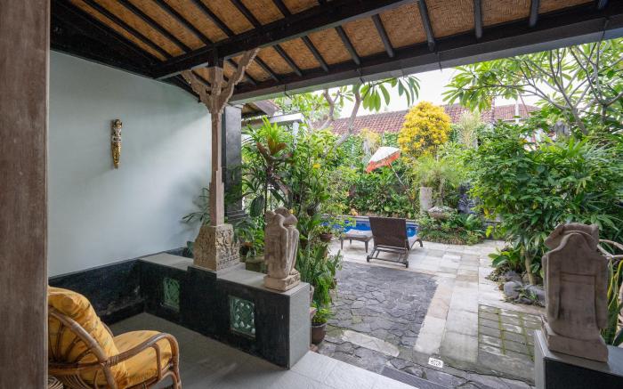 Angel House Ubud Eco Villa. Sandat Room pool view