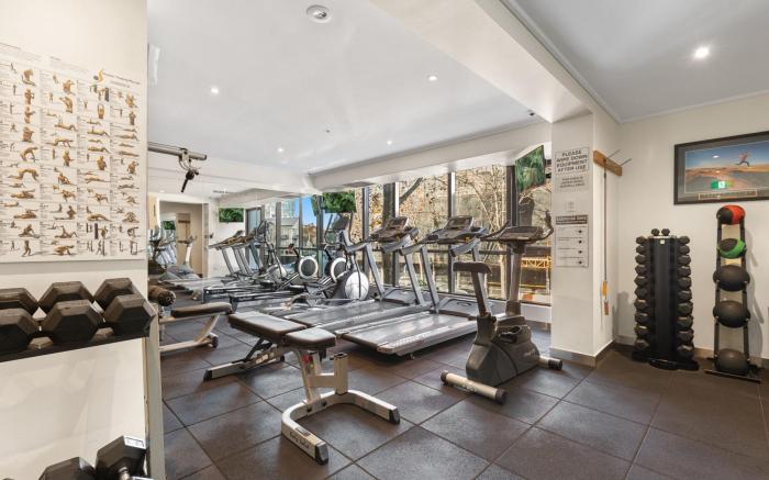 2-Bed Inner-City Pad with Gym & Sauna