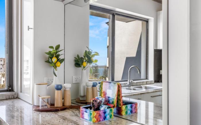 2-Bed near Beach with BBQ & Stunning Ocean Views