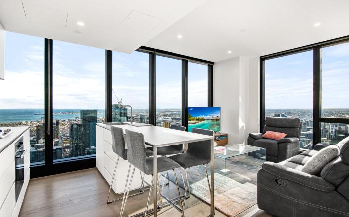 Stylish City Apartment with Expanding City Views