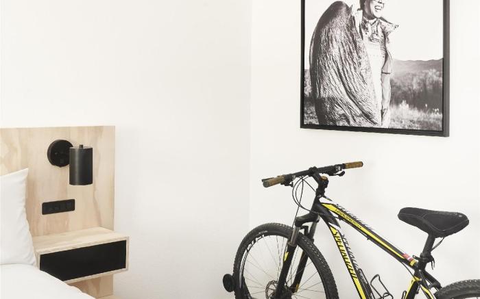 Slackline Moab, Outset Collection by Hilton