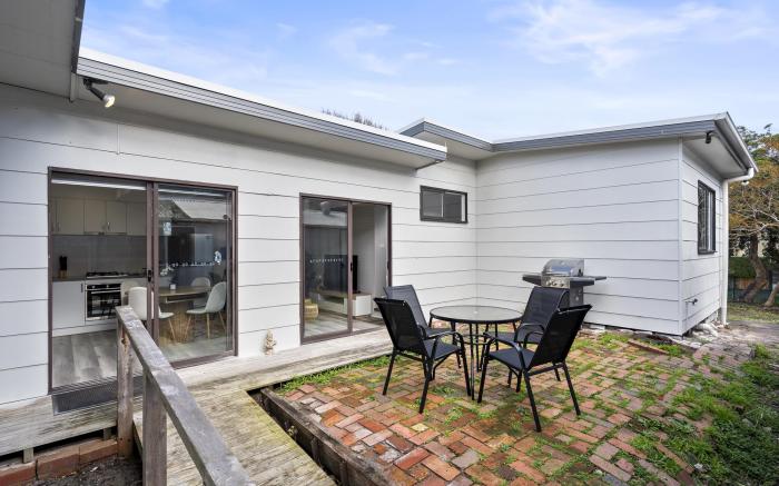 2-Bed Rosebud Apartment with BBQ & Garden