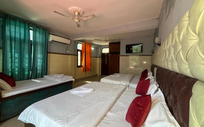 Shri Shyam Cafe & Hotel