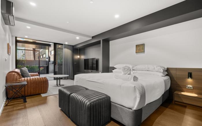 Convenient Braddon Studio with Parking