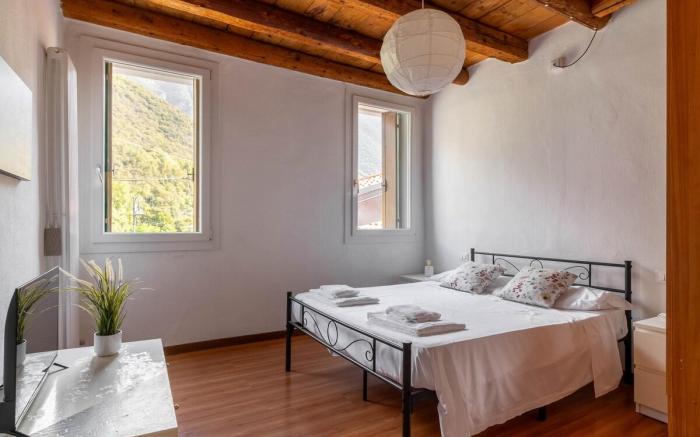 Window on the River – Room with a TOP View