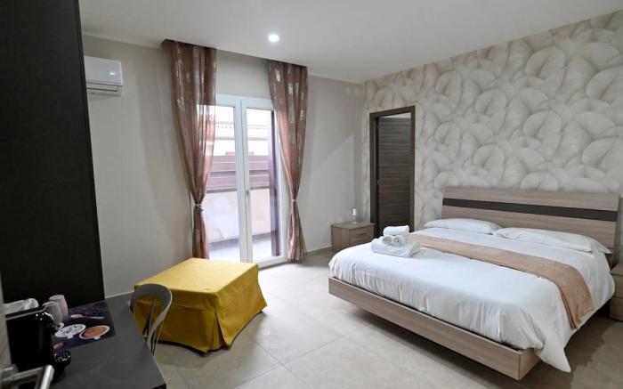 Coast to Coast Pool, Stanza minori