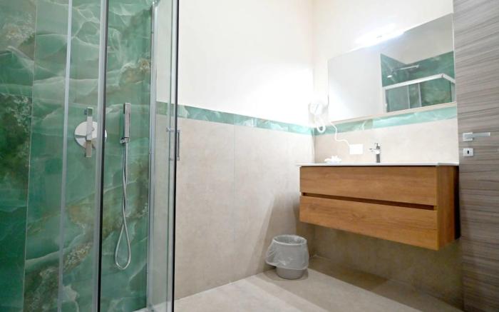 Coast to Coast Pool, Stanza cetara