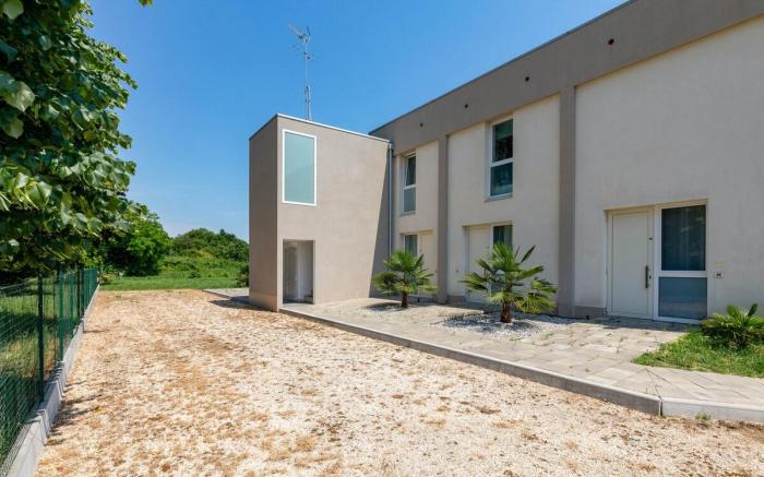 Modern Room near Venice & Airport –Free Parking 13