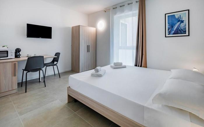 Modern Room near Venice & Airport –Free Parking 11