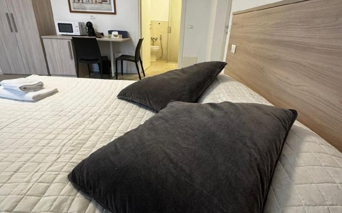 Modern Room near Venice & Airport – Free Parking 4