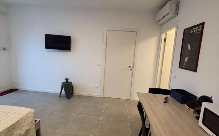 Modern Room near Venice & Airport – Free Parking 4