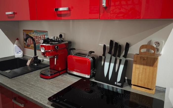 Tiny House Black Swallow se saunou a bazénem