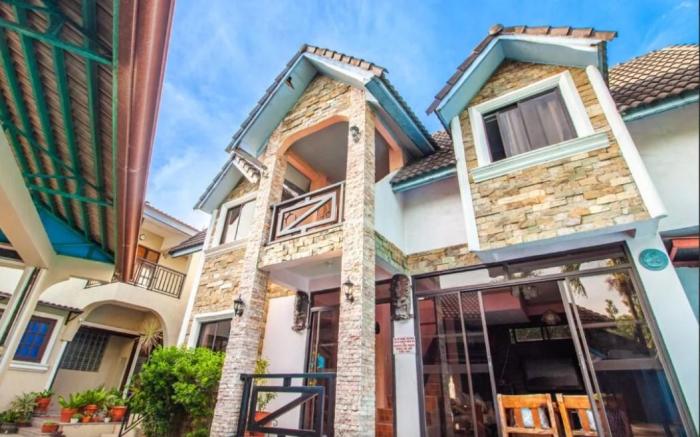 Pool on the Hill Private Resort by 6 Senses