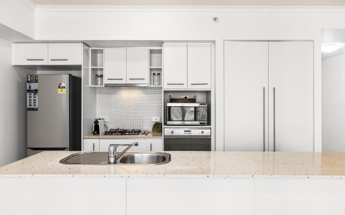 1-Bed Brisbane City Centre with Pool, BBQ & Gym