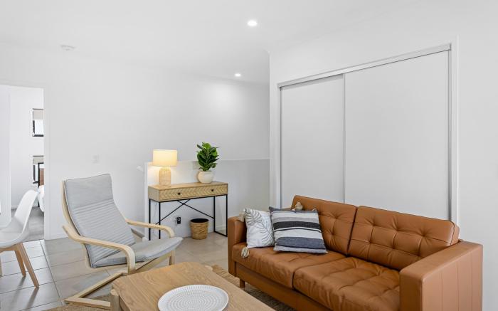 Riverside 3-Bed Home with Study Nook and BBQ