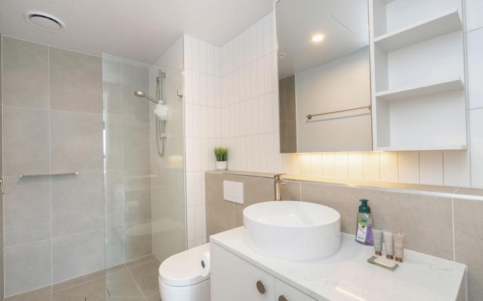 Modern 2-Bed Apartment with Premium Amenities